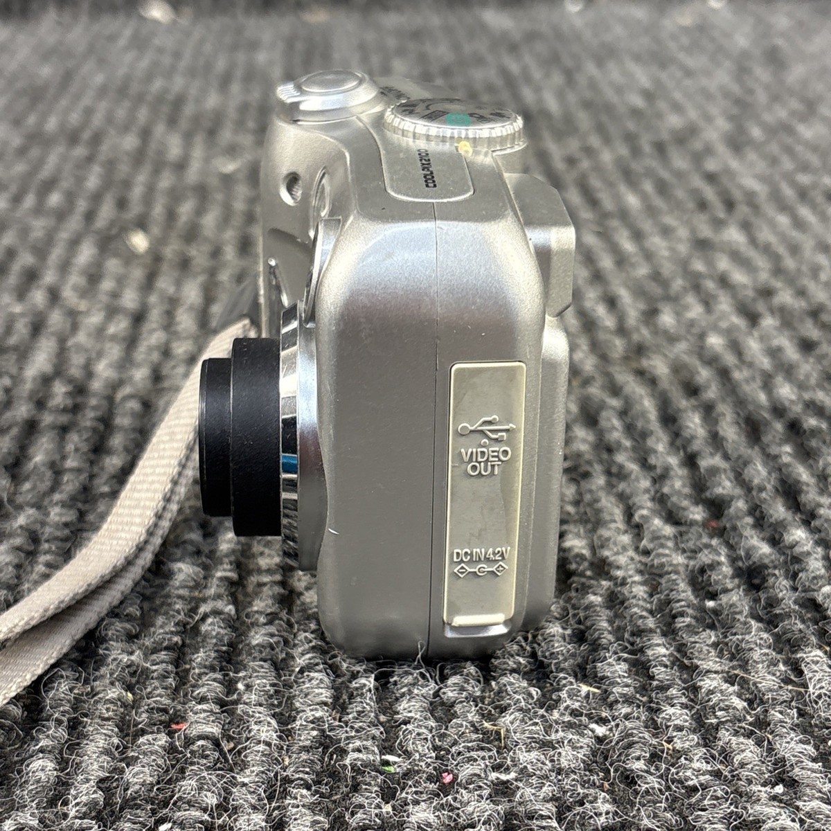 Nikon COOLPIX 2100 2.0MP E2100 Digital Camera NO memory card