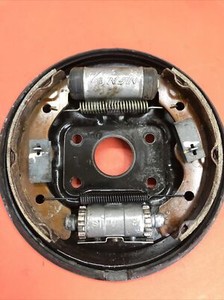 1986 HONDA TRX250 FOURTRAX LEFT FRONT BRAKE BACKING PLATE 