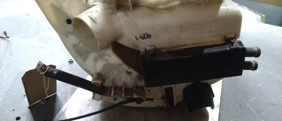 Conjunto de caja calefactora original usada con matriz calefactora para Porsche 924s Foto 3 de 4