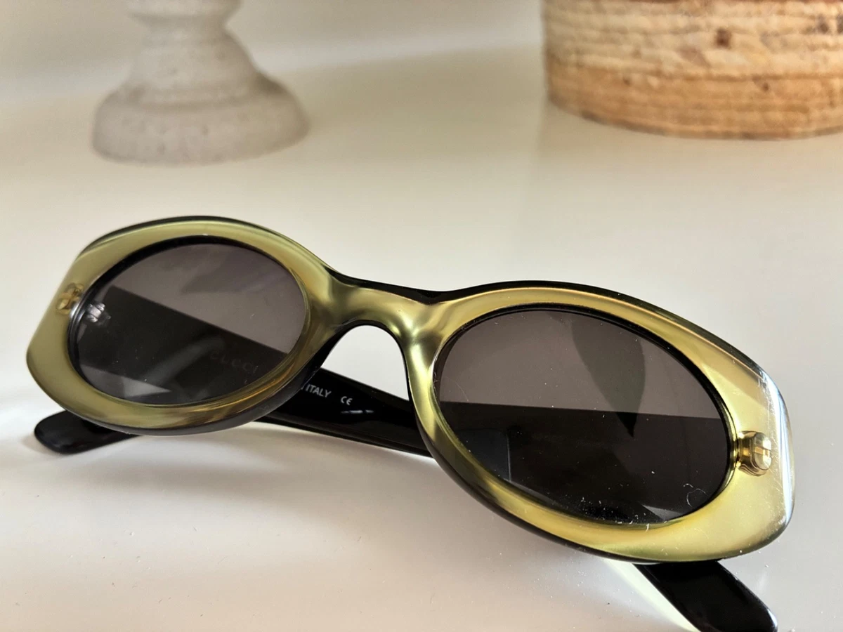 Preços baixos em Óculos de Sol Gucci Oval para mulheres com