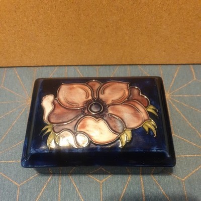 Vintage Moorcroft Blumenmuster Schmuckschatulle und Deckel Mid Century 12 cm