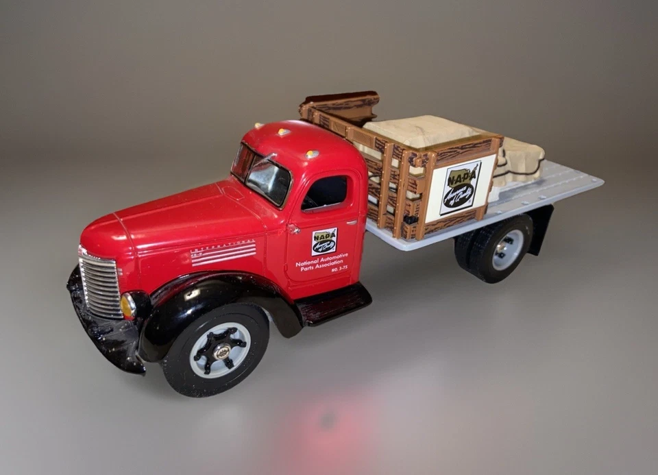 First Gear 1:24 Diecast 1949 International NAPA Stake Bed Delivery Truck - Loose - Image 2 of 4