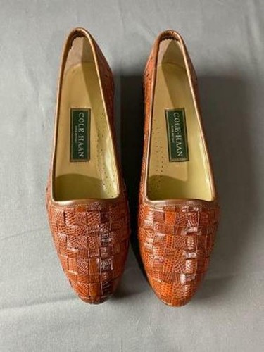Vintage Woman's Cole Hann Brown Basket 