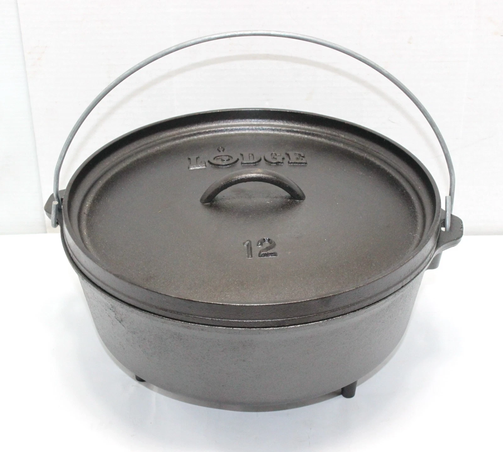 NEW Lodge Cast Iron Camp Dutch Oven 12CO & Lid 12" USA 3 Leg Kettle 6qt UNUSED