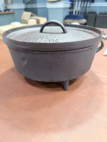 Vintage Lodge No 8 Cast Iron 3 Leg Camp Dutch Oven w/ Lid Camping Outdoor Cookin