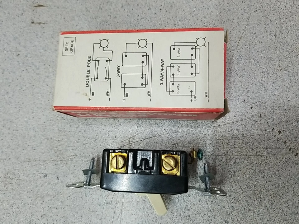 Vintage Light Switch, Pass & Seymour Legrand, Single Pole, 15AC1-I, 15amp 120V - Image 2 of 3