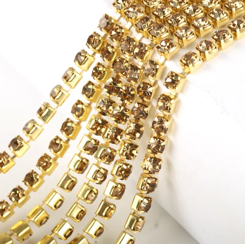 Cadena de 10 yardas SS6-SS16 Color Vidrio Estrás en Base Dorada Cristal Hágalo Usted Mismo Artesanía Foto 3 de 4