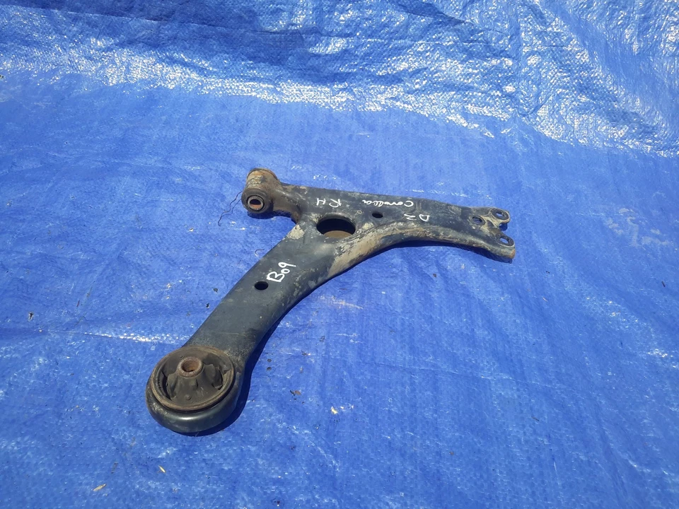 Brazo de control inferior delantero derecho pasajero Toyota Corolla 2003-2008 OEM 48068-02021 Foto 2 de 4