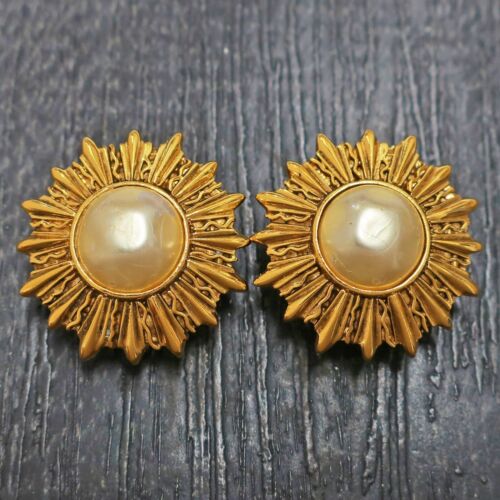 CHANEL Gold Plated CC Imitation Pearl Round Vintage Clip Earrings #9735a Rise-on