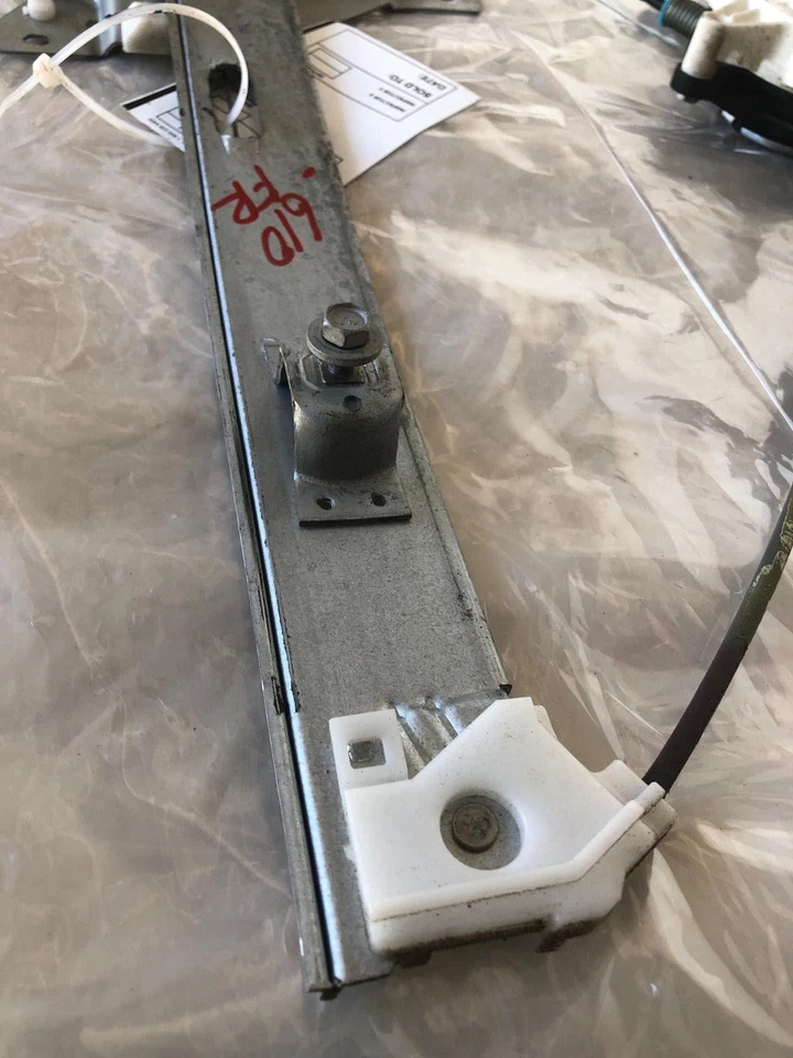 2010 - 2016 CHEVROLET IMPALA Front Door Regulator Window Passenger Right RH OEM - Image 2 of 4