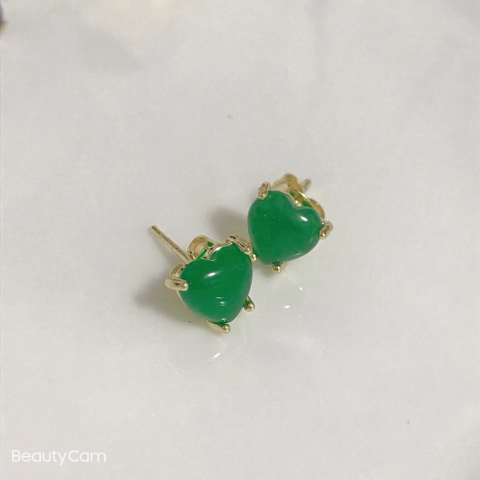 Pendiente con tachuelas en forma de corazón de jade verde genuino, regalo de la suerte Foto 2 de 4