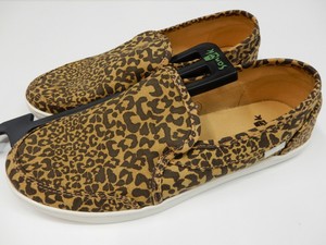 leopard sanuks