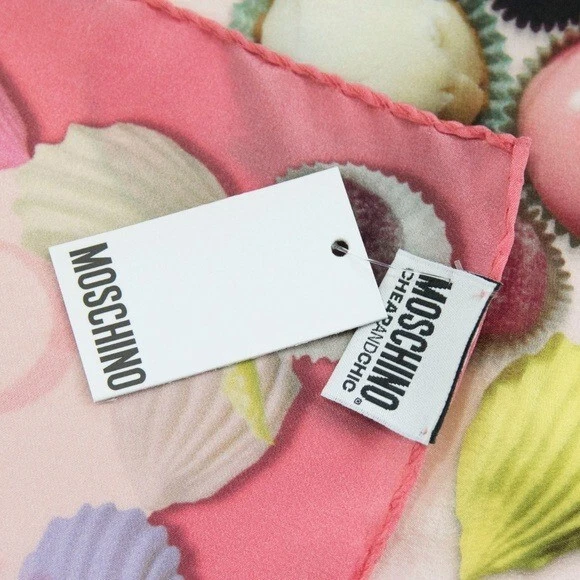 Bufanda cuadrada de seda Moschino Sweet Heart rosa caramelo Foto 4 de 4