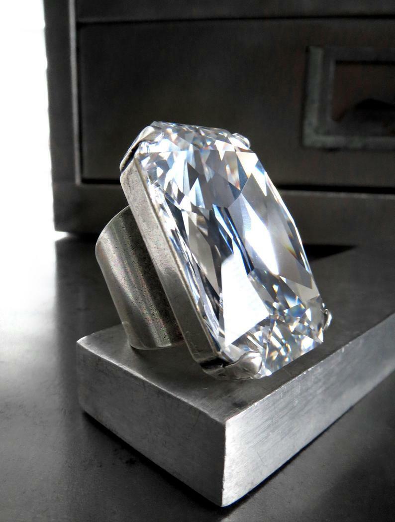 Gigantic Brilliant White Clear 82.20CT Crystal Huge Sparkly