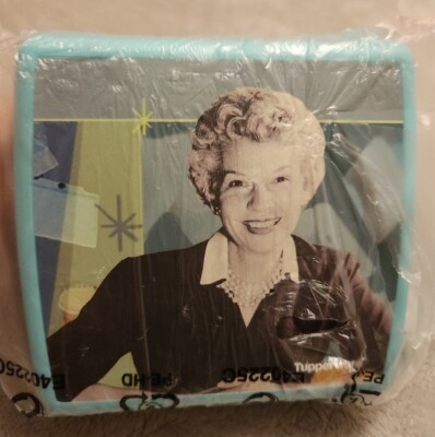 Brand New Tupperware Sandwich Keeper Brownie Wise A7
