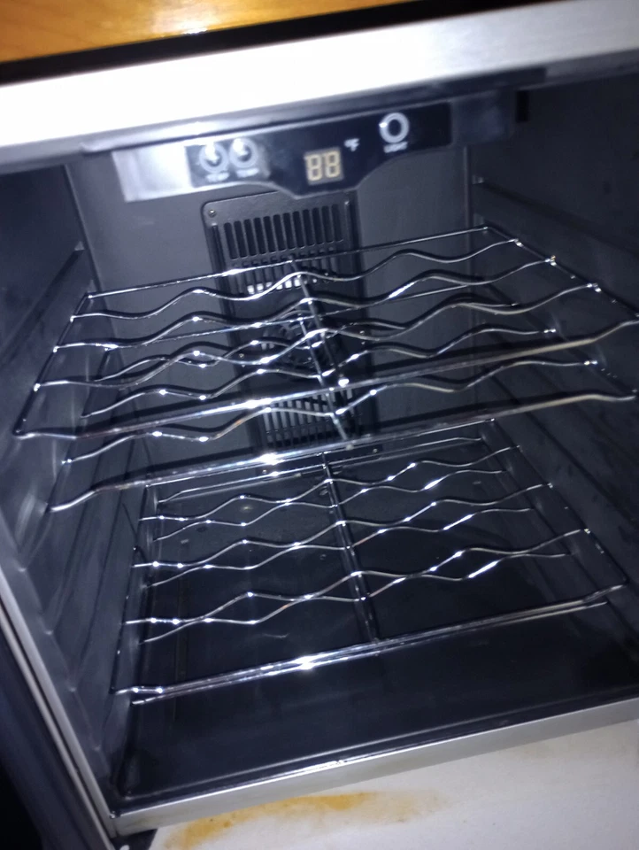 Отдельно стоящий охладитель вина - Изображение 2 из 2