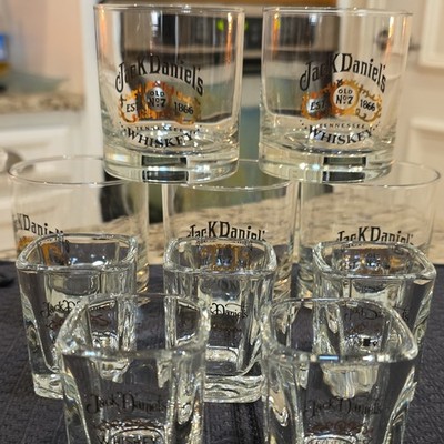 The Jack Daniels shot & tumblers (10 pcs total)