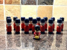 15 Vintage Wooden Toy Peg Soldiers Retro Toy Hand Painted + 1 Plastic Drummer