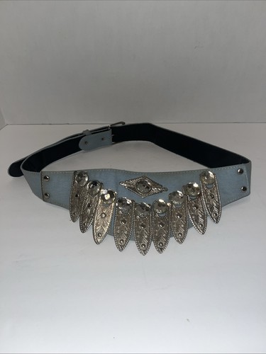 Vintage 80’s Silver Western Belt Faux Crystals Silver Arrow on Light Denim - Picture 14 of 22