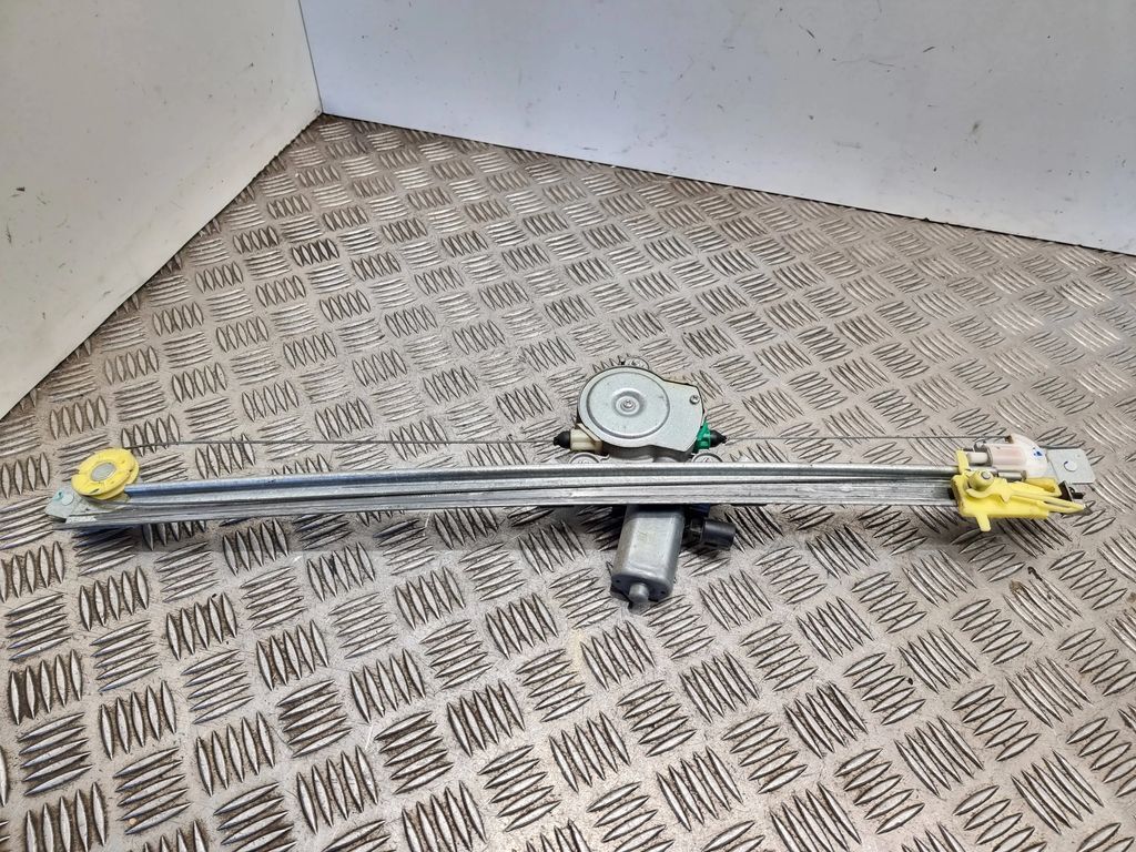 Opel VIVARO 2010 Right Front Door Window Regulator With Motor 