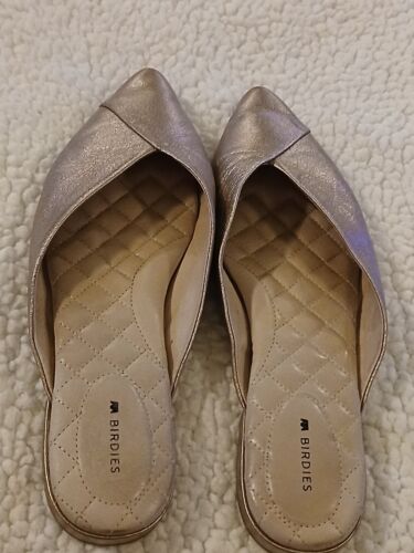 Birdies Size 8.5 Ladies The Swan Goldtone Slipons - Picture 2 of 6