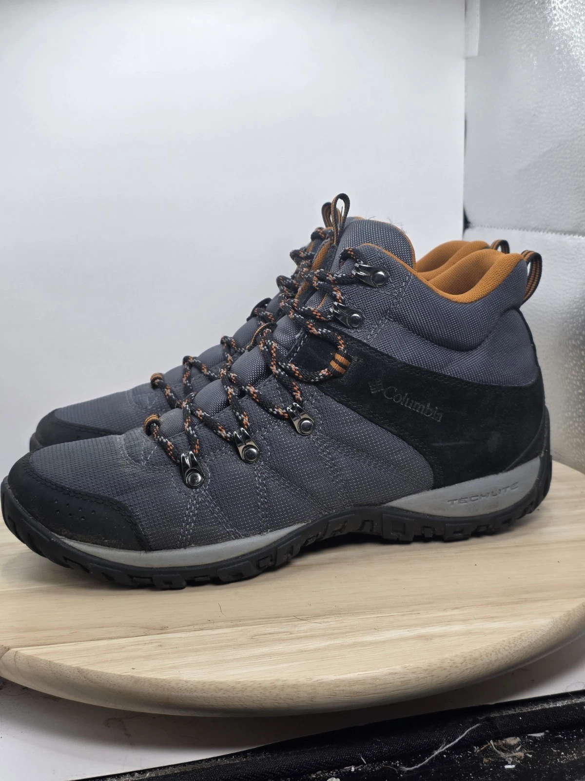 Mens 9.5- Columbia PeakFreak Venture Mid LT Hiking Boots Waterproof Omni-Grip