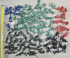 Vintage Lot of 100 Plastic Military Soldiers Figures Red Green White Black Blue