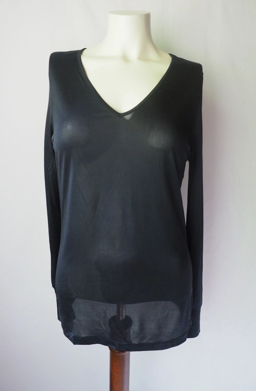 Vintage Underwriters Thermal Silk Base Layer V-Neck Long Sleeve Shirt Black L
Opens in a new window
