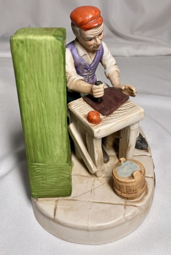 Vintage Lefton COBBLER SHOE MAKER REPAIR MAN 6”Ceramic Figurine Nick Nack Statue - Picture 3 of 6