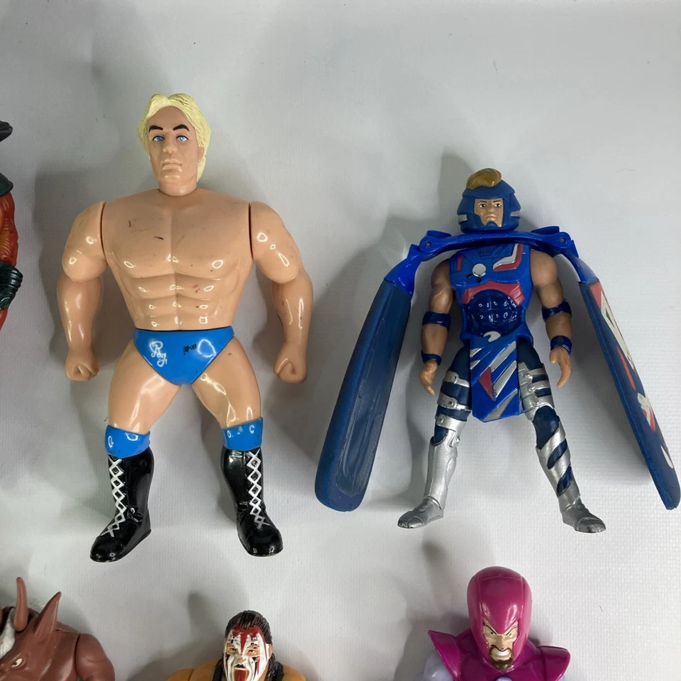 Lote Mixto De 18 Figuras De Colección Años 90 WWE GI Joe Predator Cazafantasmas Gárgolas Foto 3 de 4