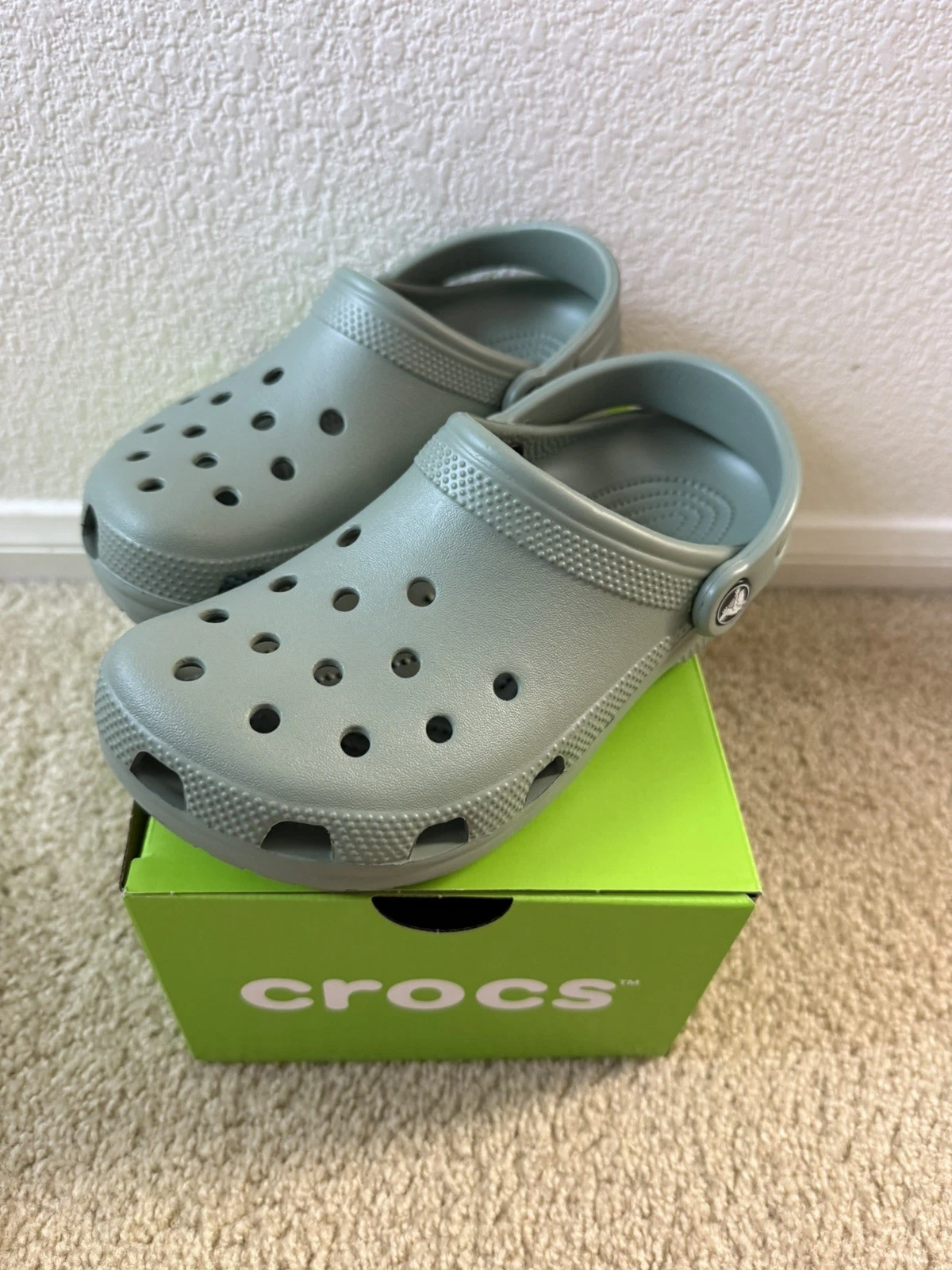 Crocs Classic Clog K Kids J5 Moss Green New In Box
Opens in a new window or tab