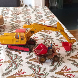 JCB Tracked Excavator Plastic Construction Vehicle Model Yellow/Red