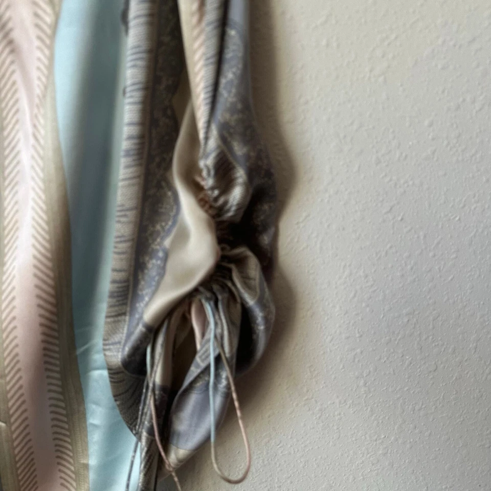 Regata de seda com estampa de listras de renda com miçangas Worth tamanho M B-A - Imagem 2 de 4