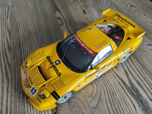 CHEVROLET CORVETTE C5-R #64 LE MANS 2001 au 1/18 AUTOart 80107 miniature car
