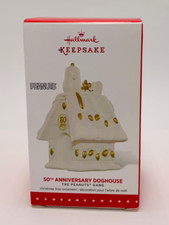Hallmark Ornament The Peanuts Gang Snoopy 50th Anniversary Doghouse 2015 New