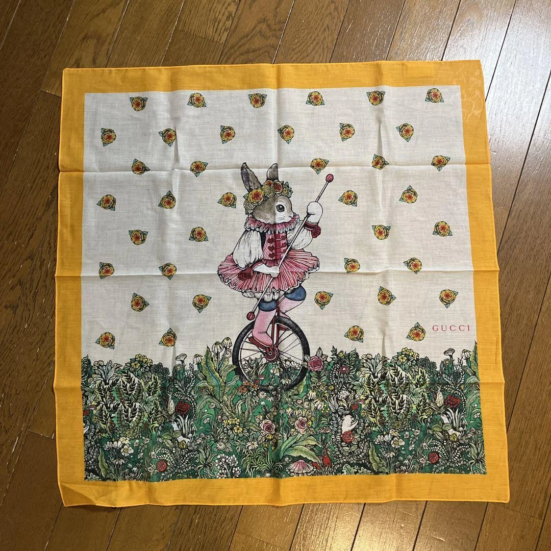 Foulard GUCCI neuf tissu authentique mode Yuko Higuchi lapin jaune sans boîte