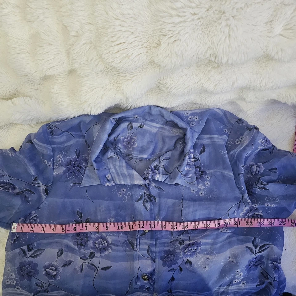 Blusa Miss Dorby Botón Talla 1X/2X Púrpura Multi Transparente Floral Manga Corta Foto 2 de 4