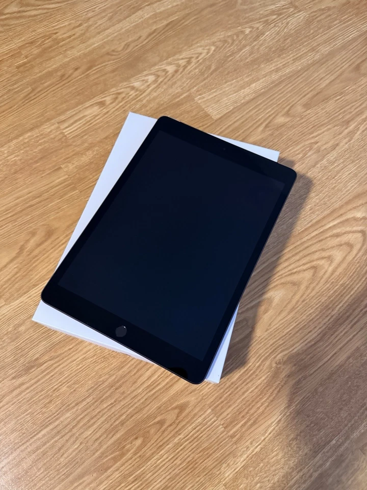iPad 9th Generation 64GB Wi-Fi Cellular Space Gray (2021) - Bild 2 von 4