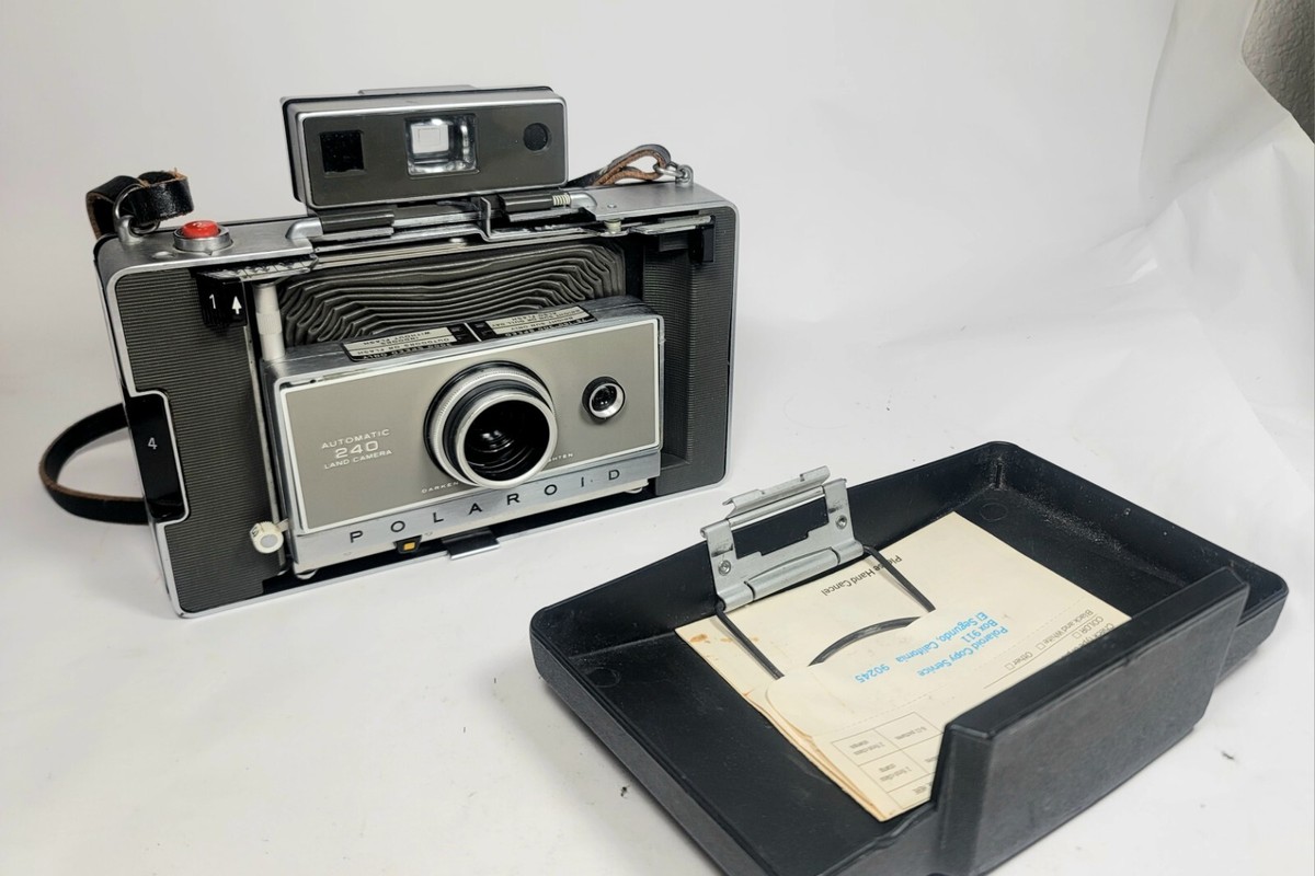 フィルムカメラ POLAROID automatic 240 Polaroid Automatic 240 Land Camera Selling As-is For Parts No