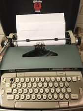 VINTAGE ELECTRA 110 TYPEWRITER WORKS NEEDS A NEW BELT WITH CASE thumbnail