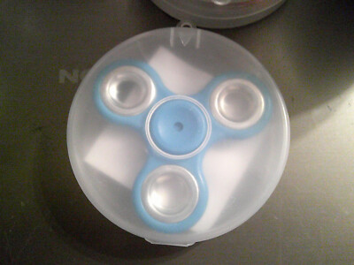 Hand Spinner / Fidget Spinner -  HELLBLAU -  Qualitäts Kugellager  **Neu**