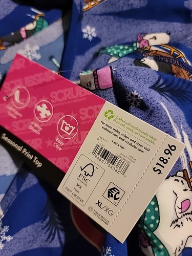 Gnome Polar Bear Penguin Scrub Size XLarge W/POCKETS NWT 4 Waystretch ultra soft - Picture 15 of 15