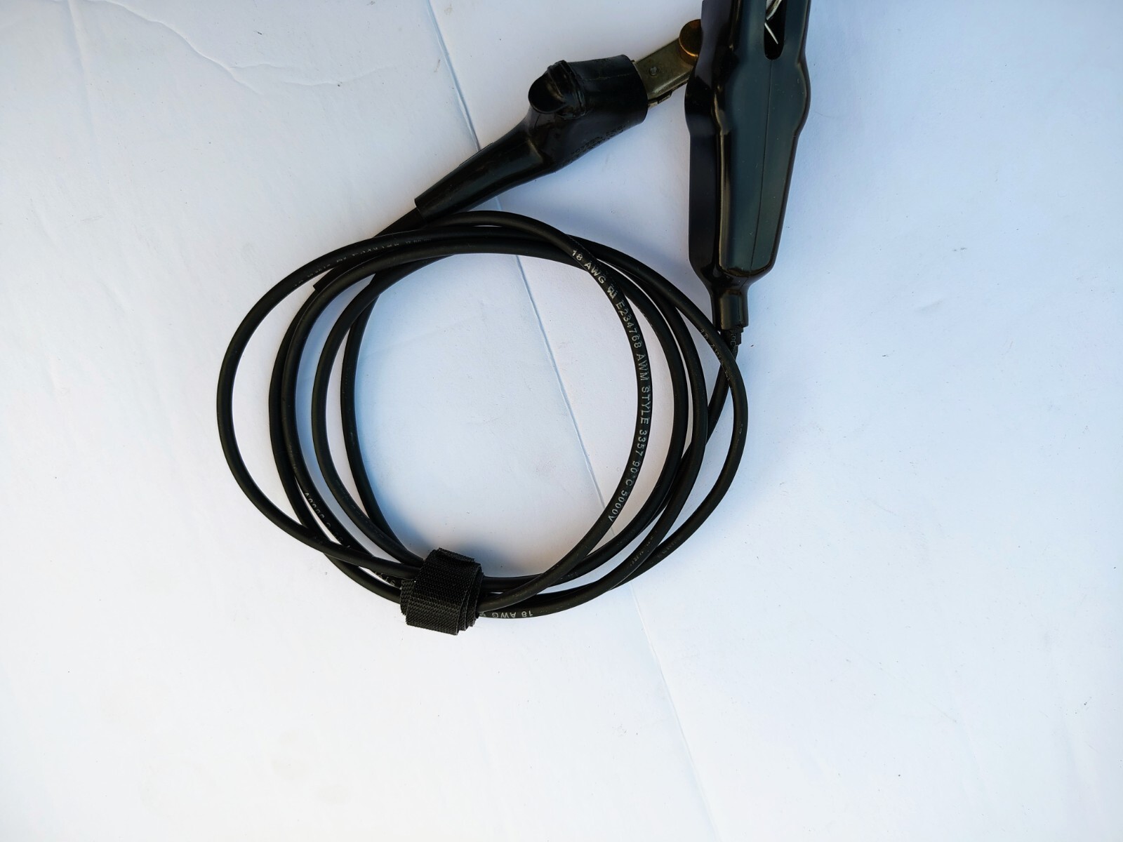 Cable pipe locator ground extensions leads with piercing alligator clamps