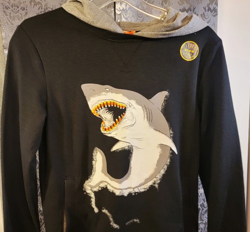 Cat & Jack-Boy's black glow in the dark shark hoodie size M(8/10) - Picture 3 of 4