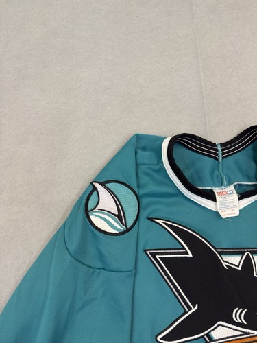 Camiseta deportiva vintage de los 90 CCM San Jose Sharks para hombre XL NHL hockey hecha en EE. UU. cosida - Imagen 4 de 11