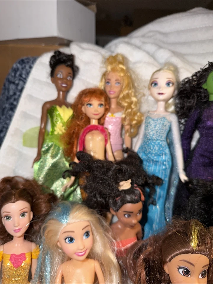 Muñecas de moda Barbie de personajes surtidos de Disney Foto 3 de 4