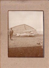 AVIATION - MILITARY TWO-SEATER BIPLANE PLANE SOPWITH STRUTTER IN FRONT OF A HANGAR