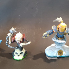Skylanders that don't have legs lots including roaster