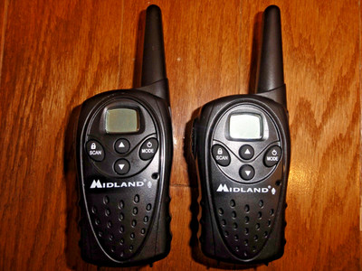 Lot of 2 Midland LXT110 Walkie Talkies   22 Channel Two-Way Radios Tested