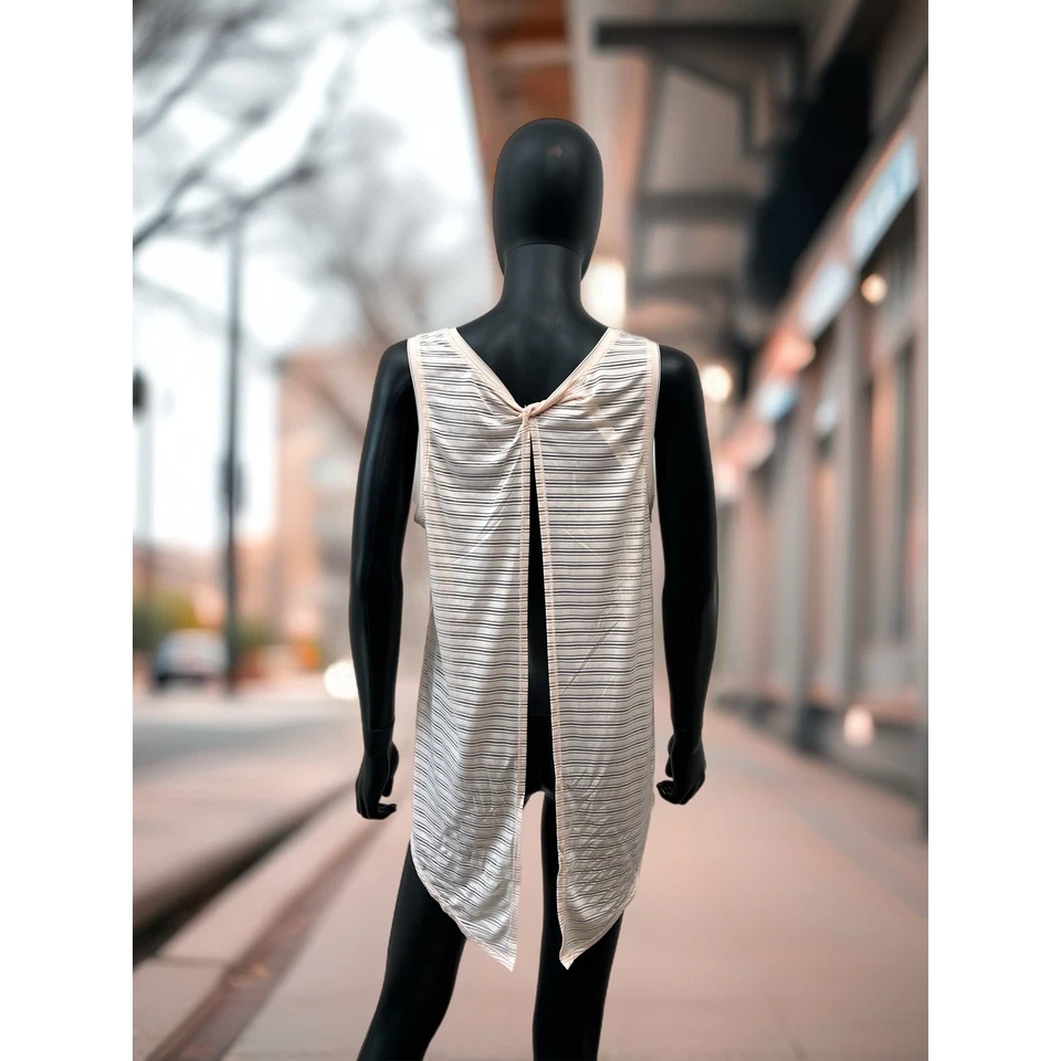 Camiseta sin mangas Lululemon a rayas melocotón espalda abierta - talla 10, 91 % nailon Foto 3 de 4